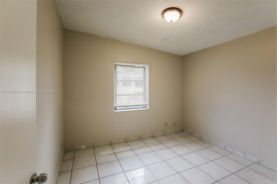 For Rent: $2,415 (2 beds, 1 baths, 1426 Square Feet)