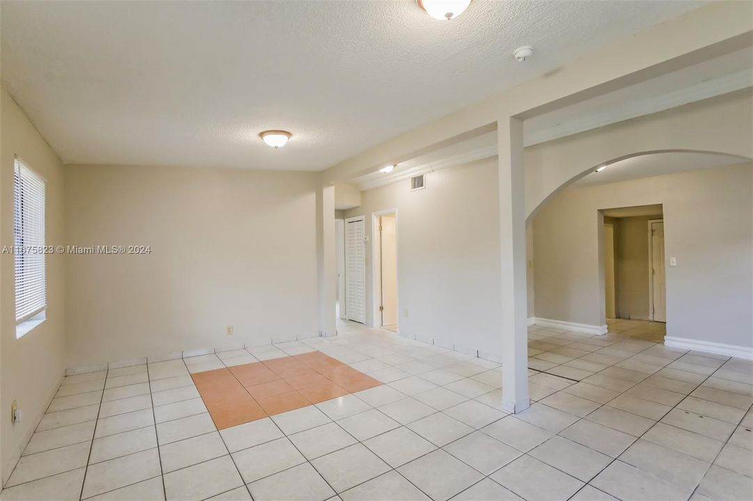 For Rent: $2,415 (2 beds, 1 baths, 1426 Square Feet)