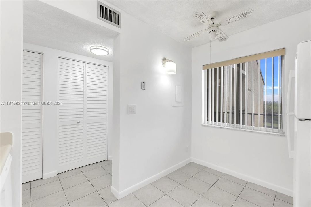 For Sale: $189,000 (1 beds, 1 baths, 824 Square Feet)