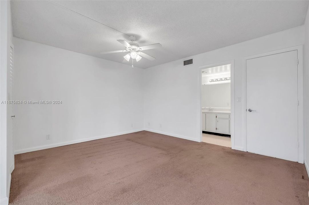 For Sale: $189,000 (1 beds, 1 baths, 824 Square Feet)