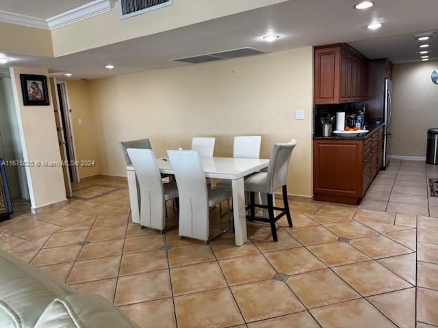 For Rent: $5,500 (2 beds, 2 baths, 1550 Square Feet)