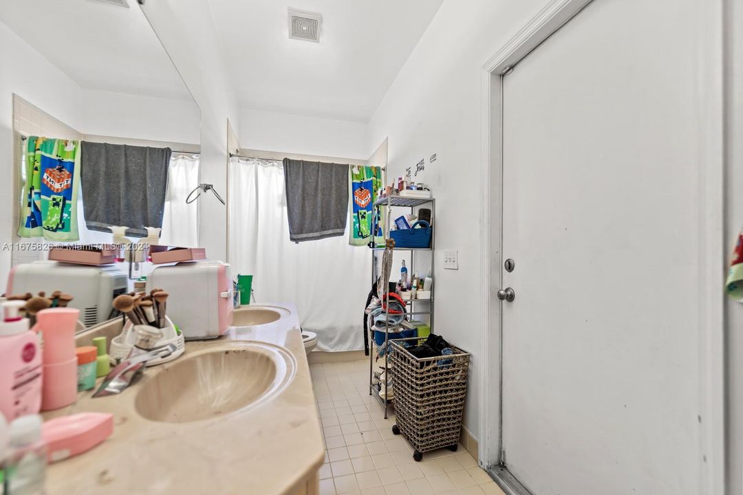 For Sale: $749,000 (4 beds, 2 baths, 2285 Square Feet)