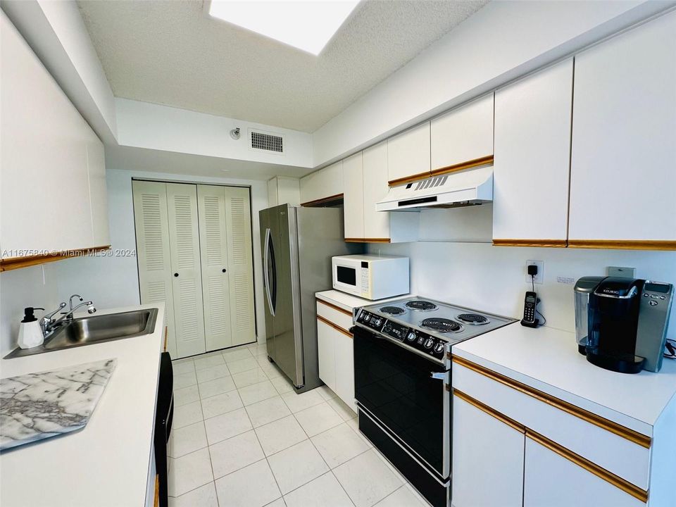 For Sale: $529,000 (2 beds, 2 baths, 1447 Square Feet)