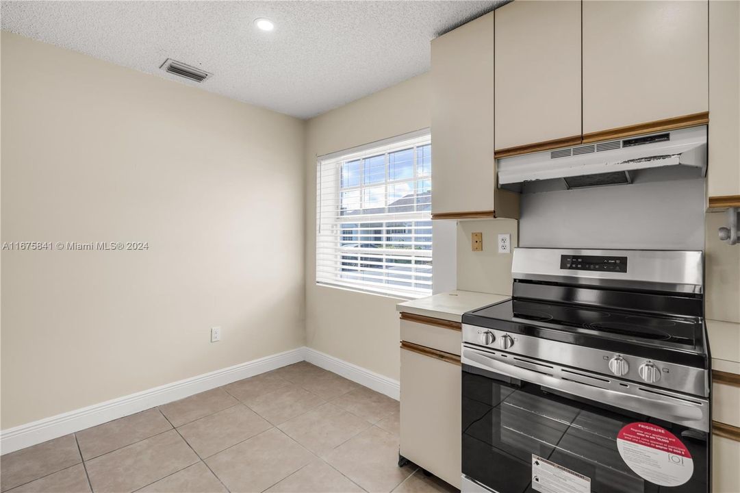 For Sale: $399,000 (3 beds, 2 baths, 1050 Square Feet)