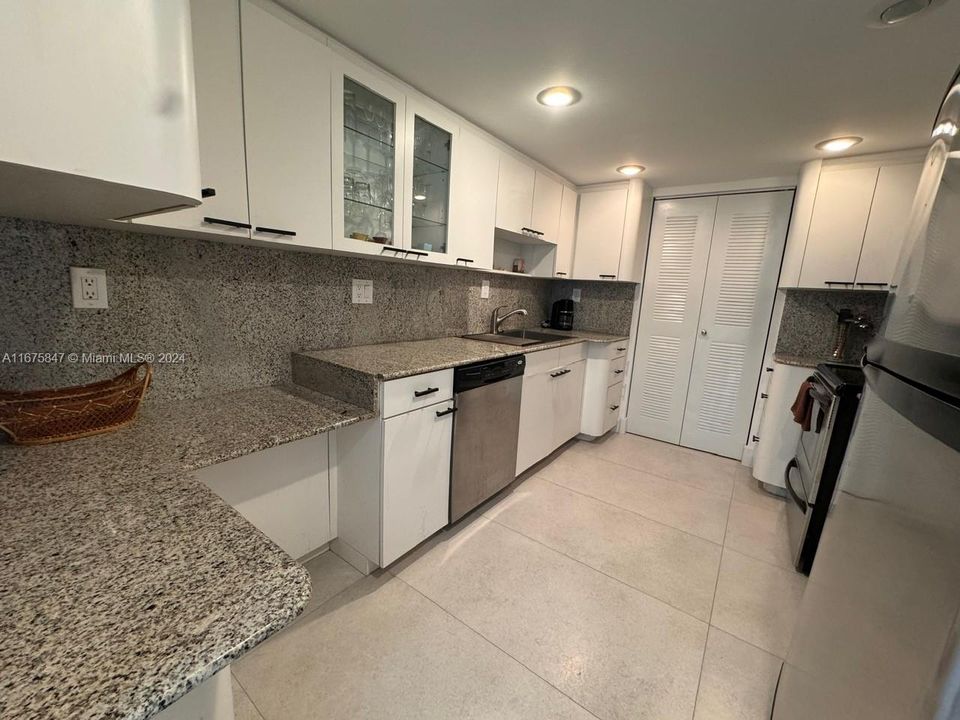 En Venta: $750,000 (2 camas, 2 baños, 1085 Pies cuadrados)