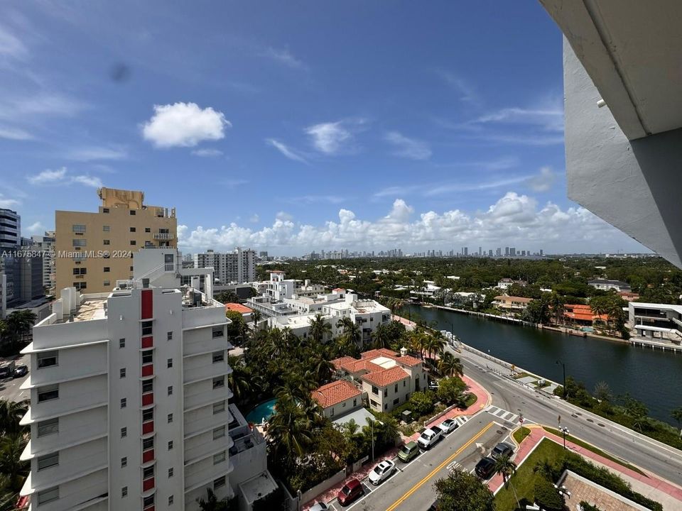 For Sale: $750,000 (2 beds, 2 baths, 1085 Square Feet)