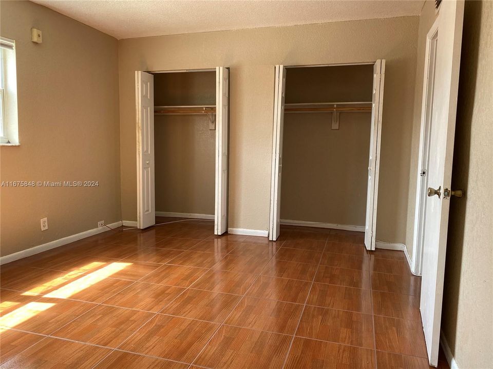 For Sale: $120,000 (1 beds, 1 baths, 740 Square Feet)