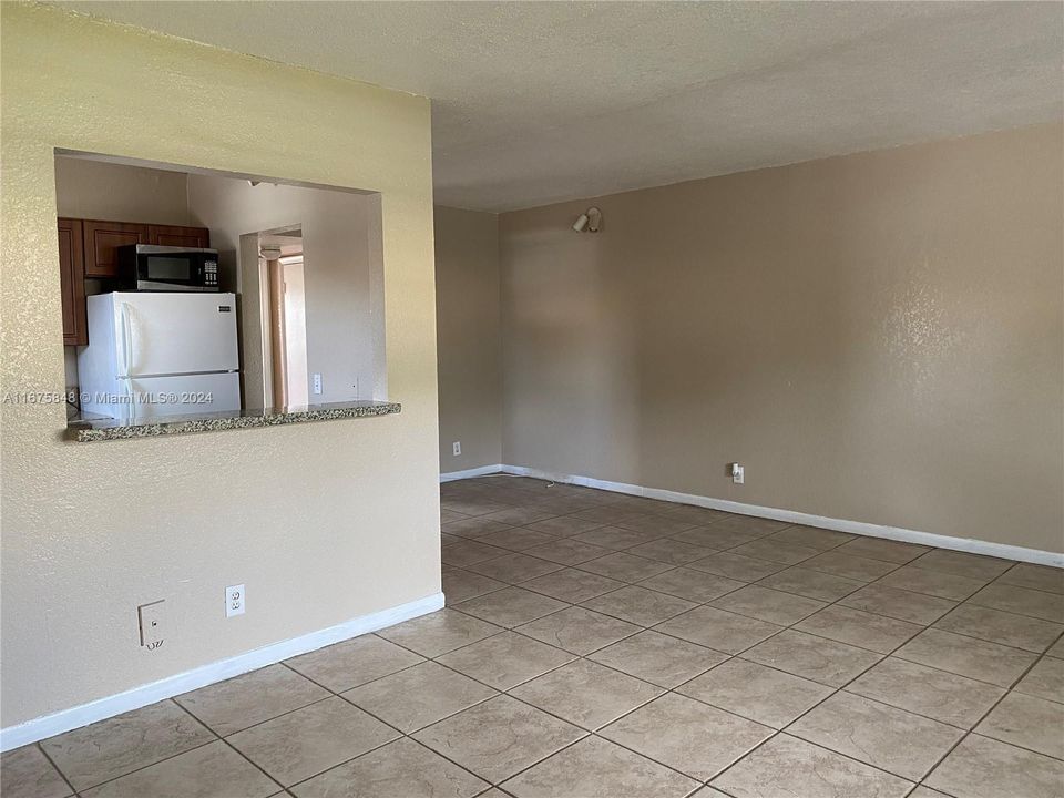 For Sale: $120,000 (1 beds, 1 baths, 740 Square Feet)