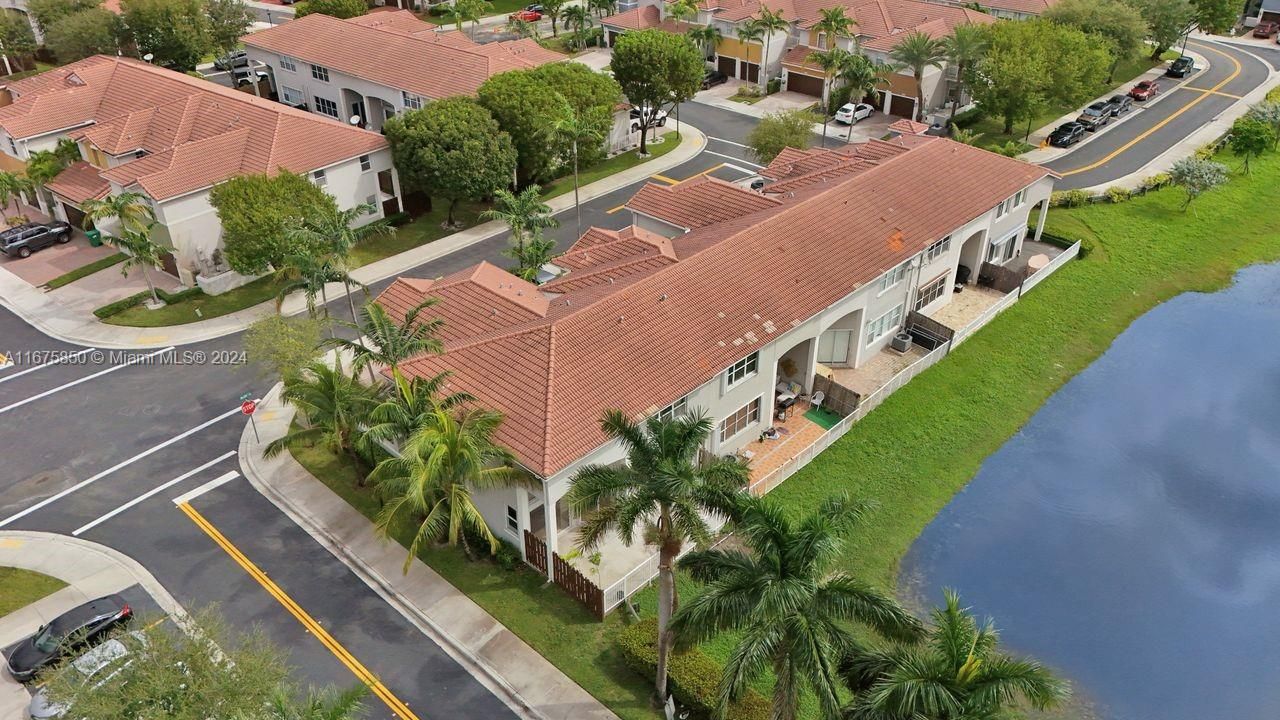 En Venta: $739,000 (3 camas, 2 baños, 2245 Pies cuadrados)