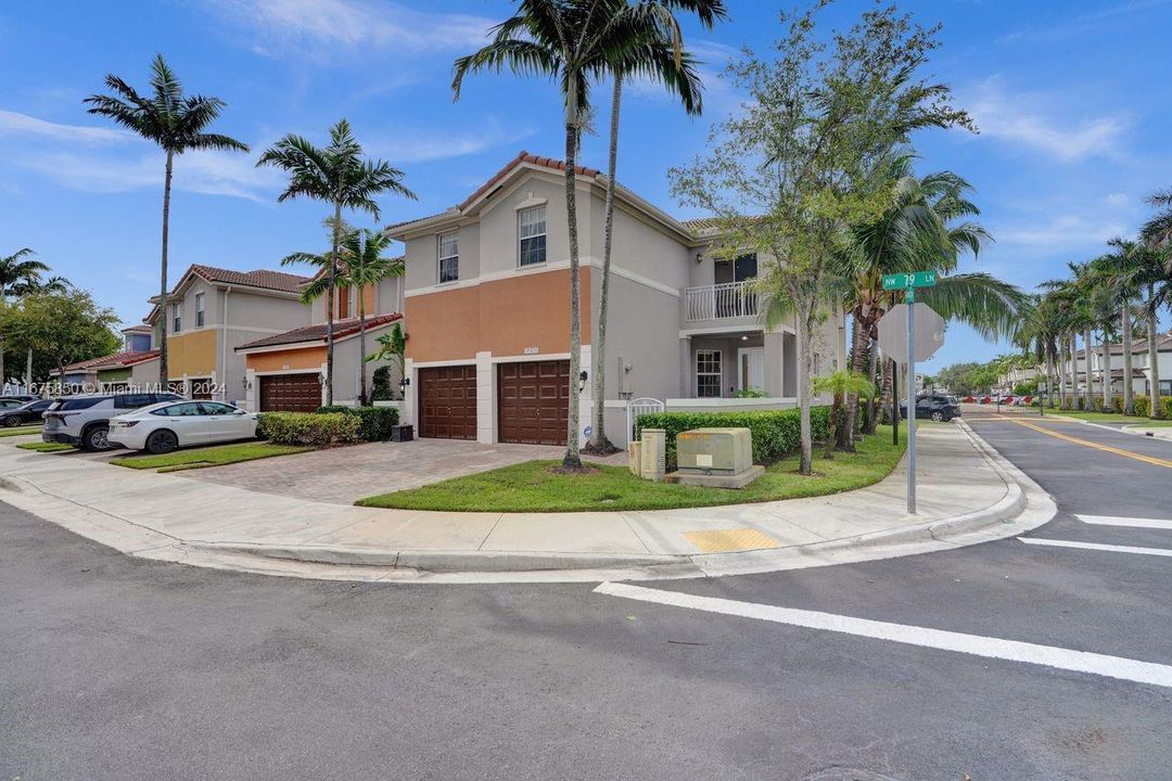 For Sale: $739,000 (3 beds, 2 baths, 2245 Square Feet)