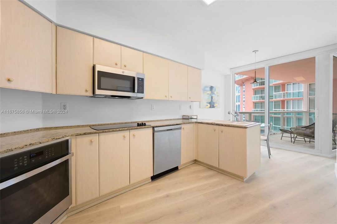 For Sale: $1,100,000 (3 beds, 2 baths, 1870 Square Feet)