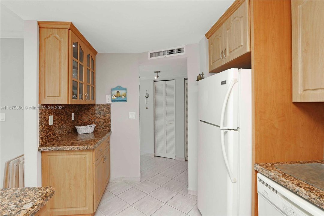 For Rent: $5,900 (2 beds, 2 baths, 1266 Square Feet)