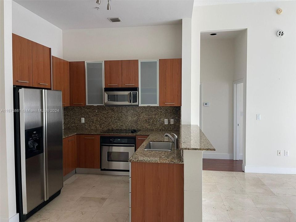 For Rent: $2,700 (1 beds, 1 baths, 845 Square Feet)