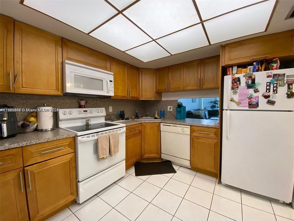 For Sale: $184,900 (1 beds, 1 baths, 1071 Square Feet)