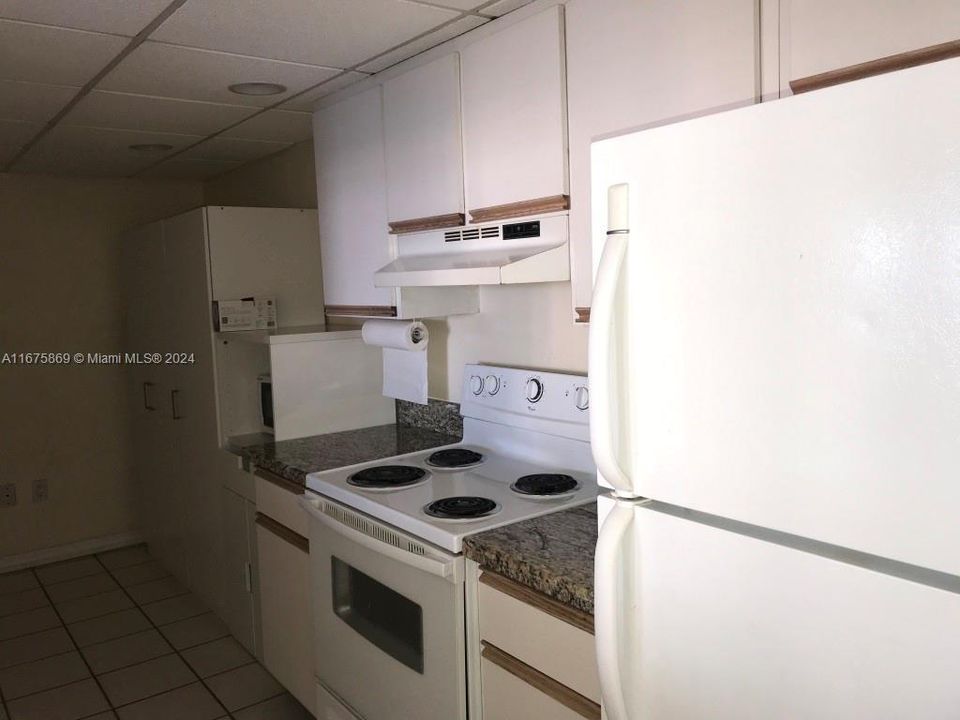 For Sale: $435,000 (1 beds, 1 baths, 800 Square Feet)