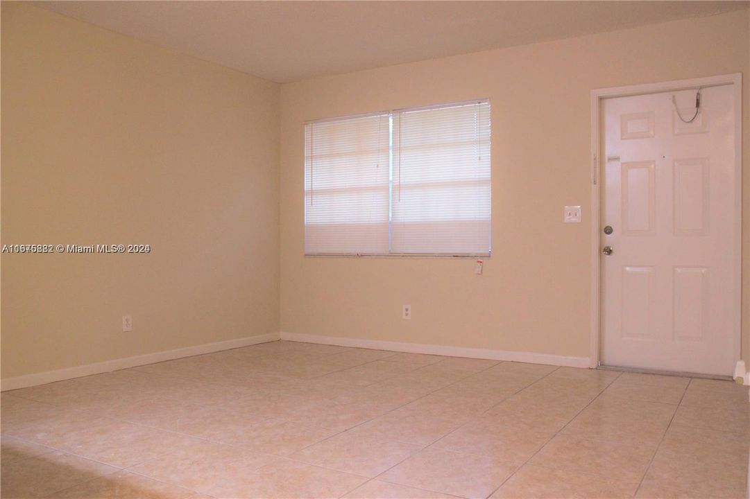 For Rent: $2,200 (2 beds, 2 baths, 932 Square Feet)