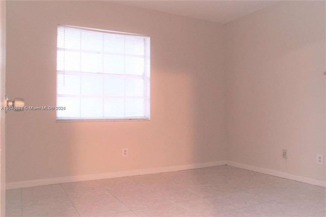 For Rent: $2,200 (2 beds, 2 baths, 932 Square Feet)