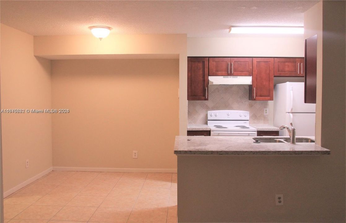 For Rent: $2,200 (2 beds, 2 baths, 932 Square Feet)