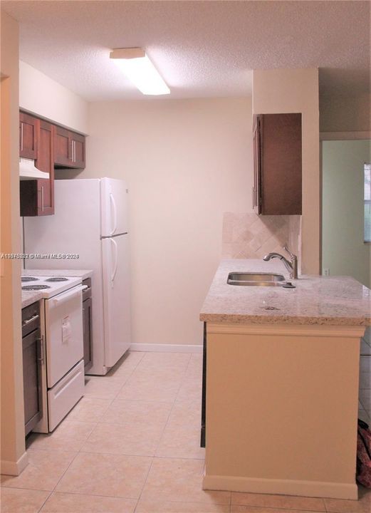 For Rent: $2,200 (2 beds, 2 baths, 932 Square Feet)