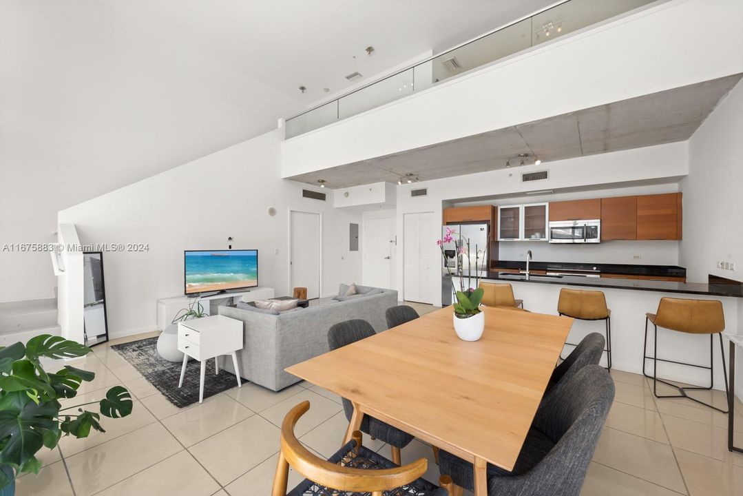 For Sale: $762,000 (1 beds, 1 baths, 1411 Square Feet)