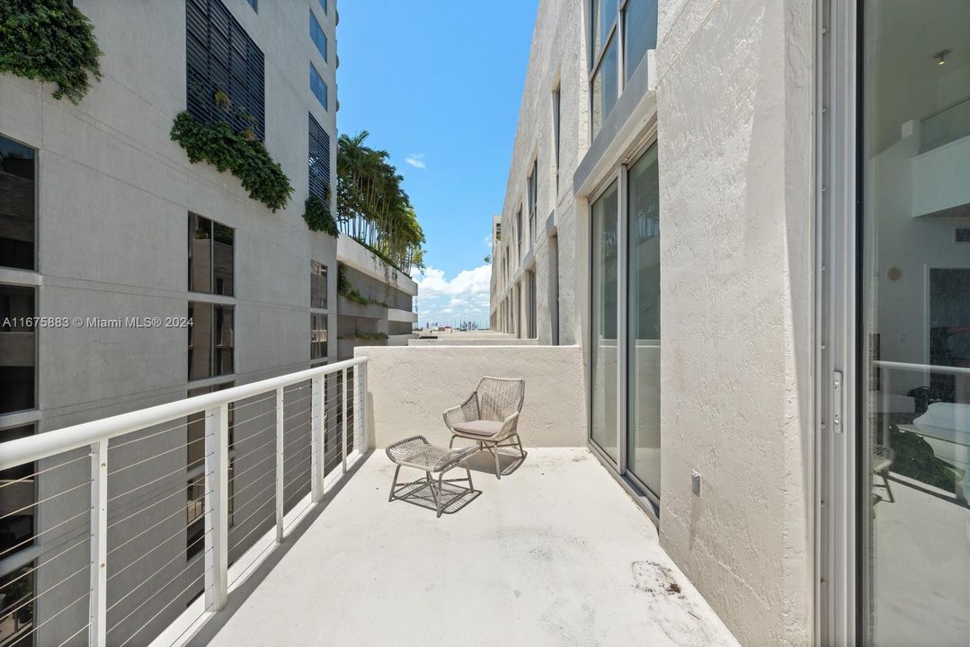 For Sale: $762,000 (1 beds, 1 baths, 1411 Square Feet)