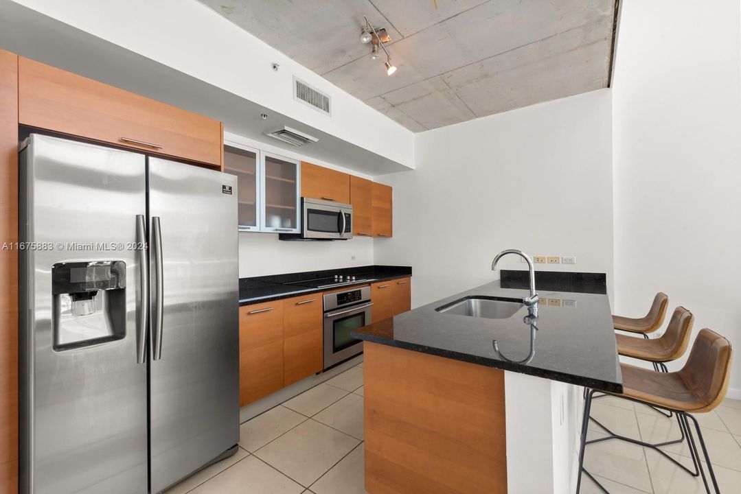 For Sale: $762,000 (1 beds, 1 baths, 1411 Square Feet)