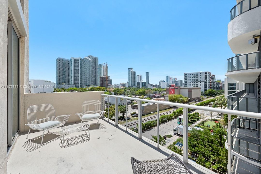 For Sale: $762,000 (1 beds, 1 baths, 1411 Square Feet)