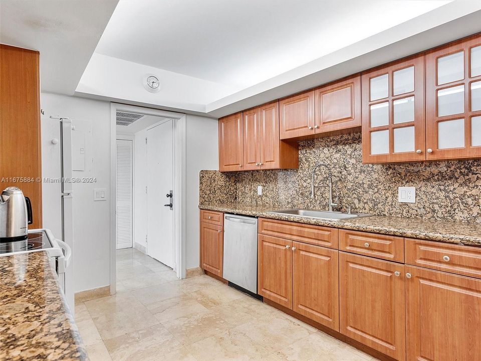 For Sale: $275,000 (2 beds, 3 baths, 1950 Square Feet)