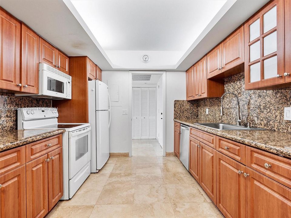 For Sale: $275,000 (2 beds, 3 baths, 1950 Square Feet)