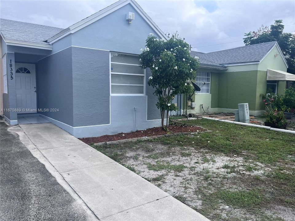 For Rent: $2,975 (3 beds, 2 baths, 1086 Square Feet)