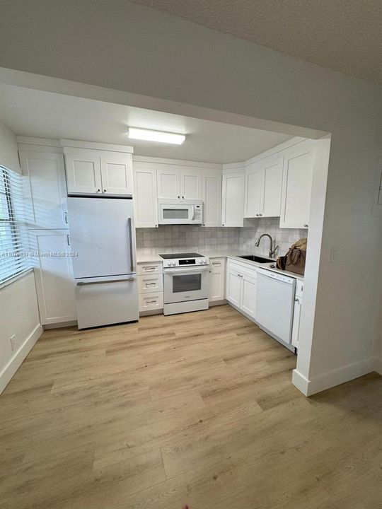 For Rent: $1,850 (1 beds, 1 baths, 465 Square Feet)