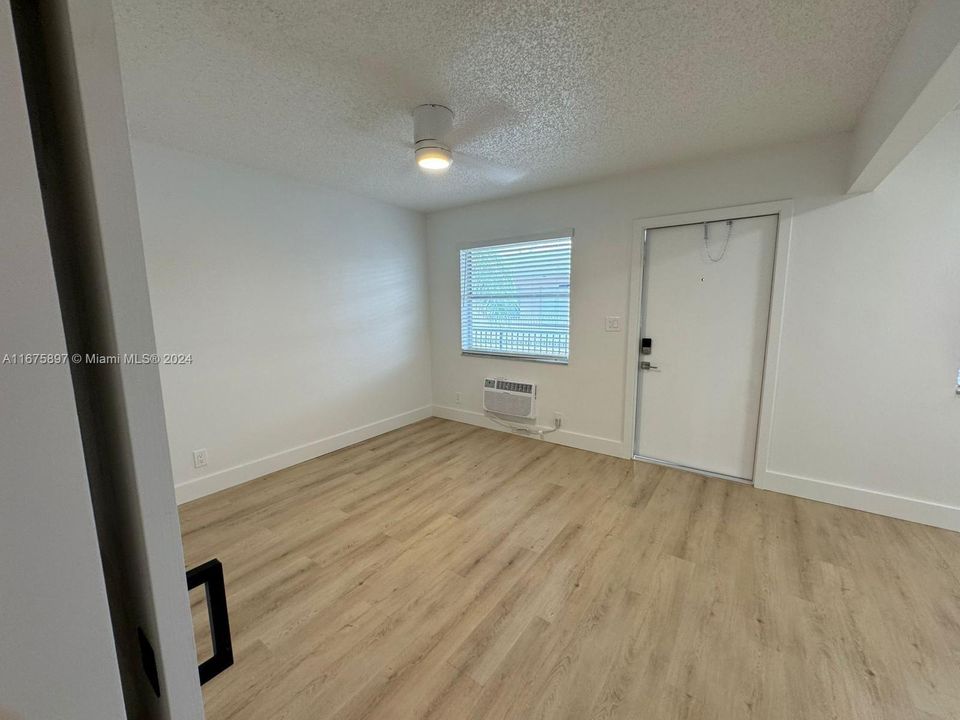 For Rent: $1,850 (1 beds, 1 baths, 465 Square Feet)