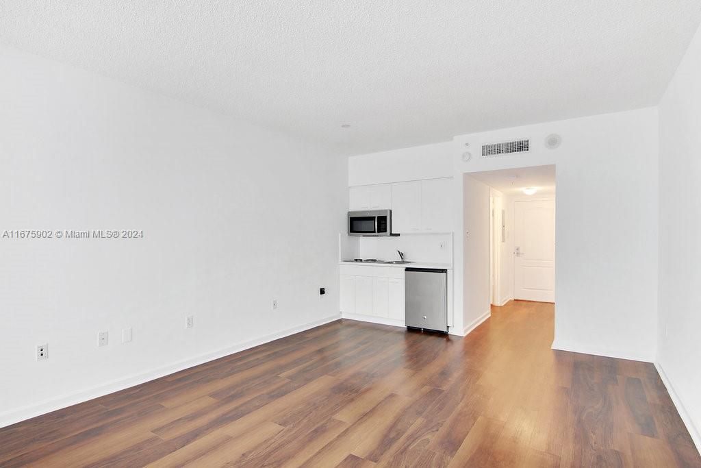 Active With Contract: $1,844 (0 beds, 1 baths, 440 Square Feet)