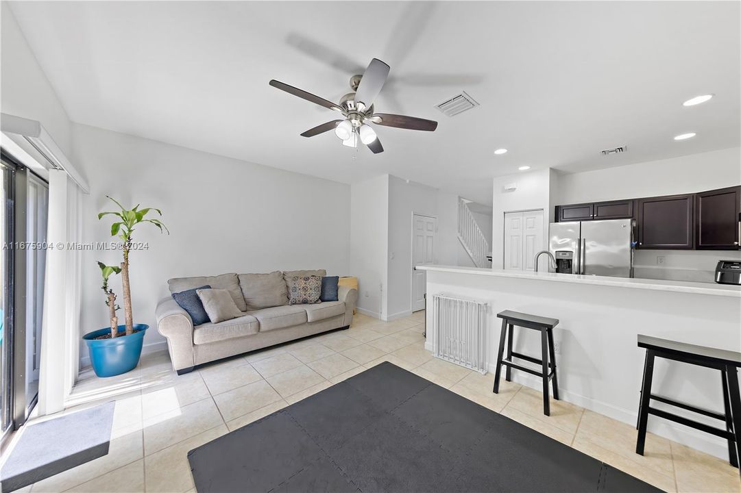 For Sale: $375,000 (3 beds, 2 baths, 1402 Square Feet)