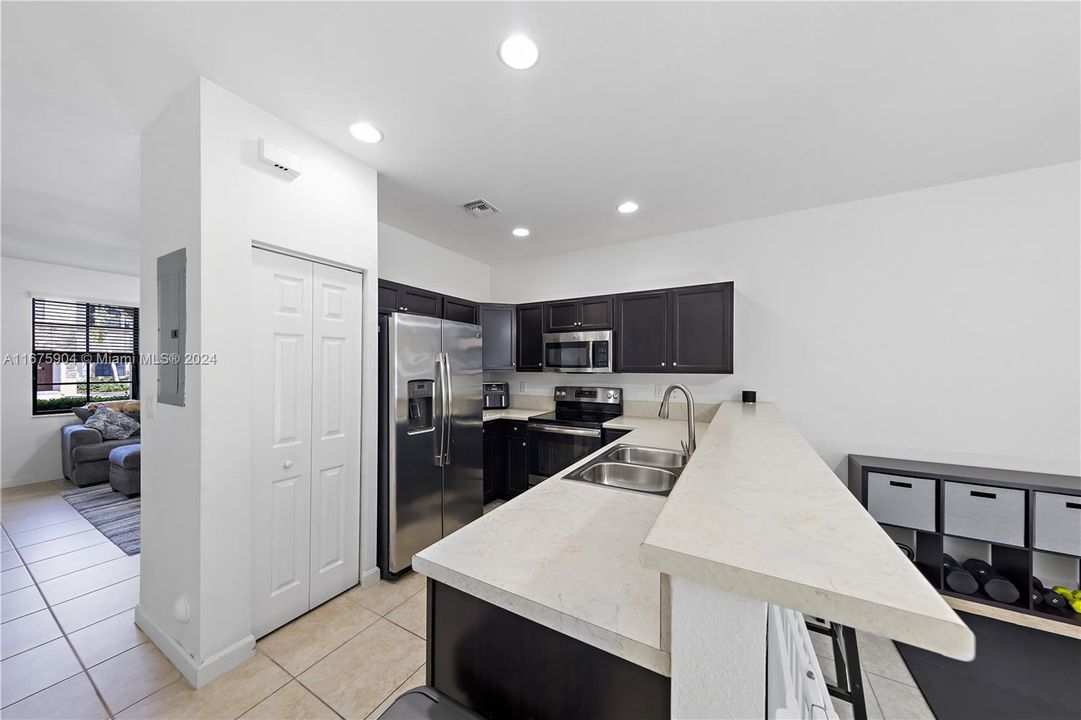 For Sale: $375,000 (3 beds, 2 baths, 1402 Square Feet)