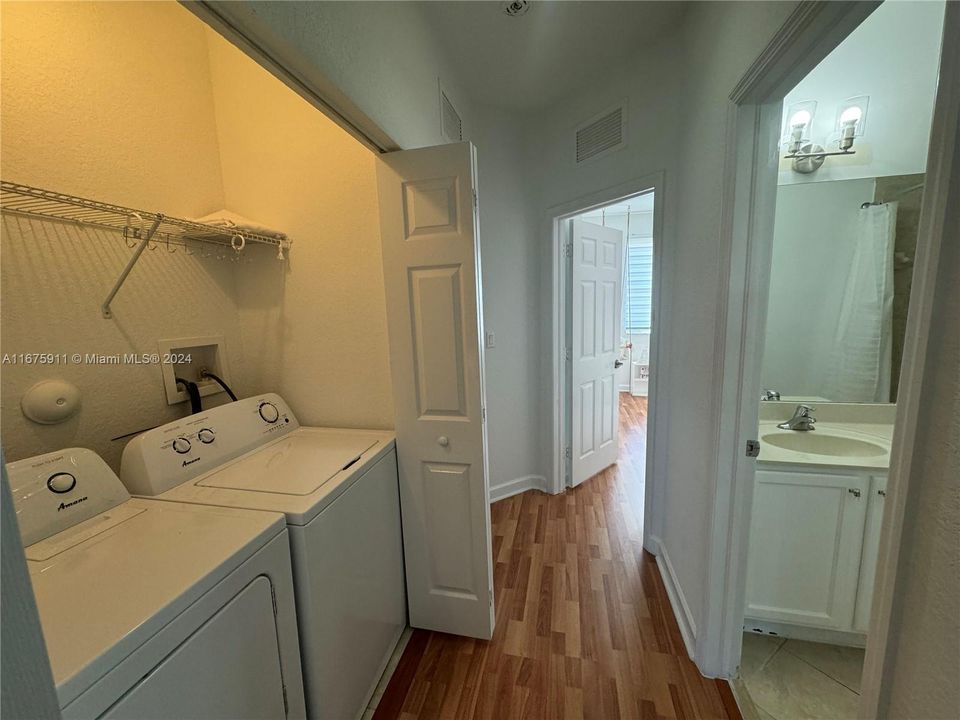 For Rent: $3,500 (3 beds, 2 baths, 1799 Square Feet)