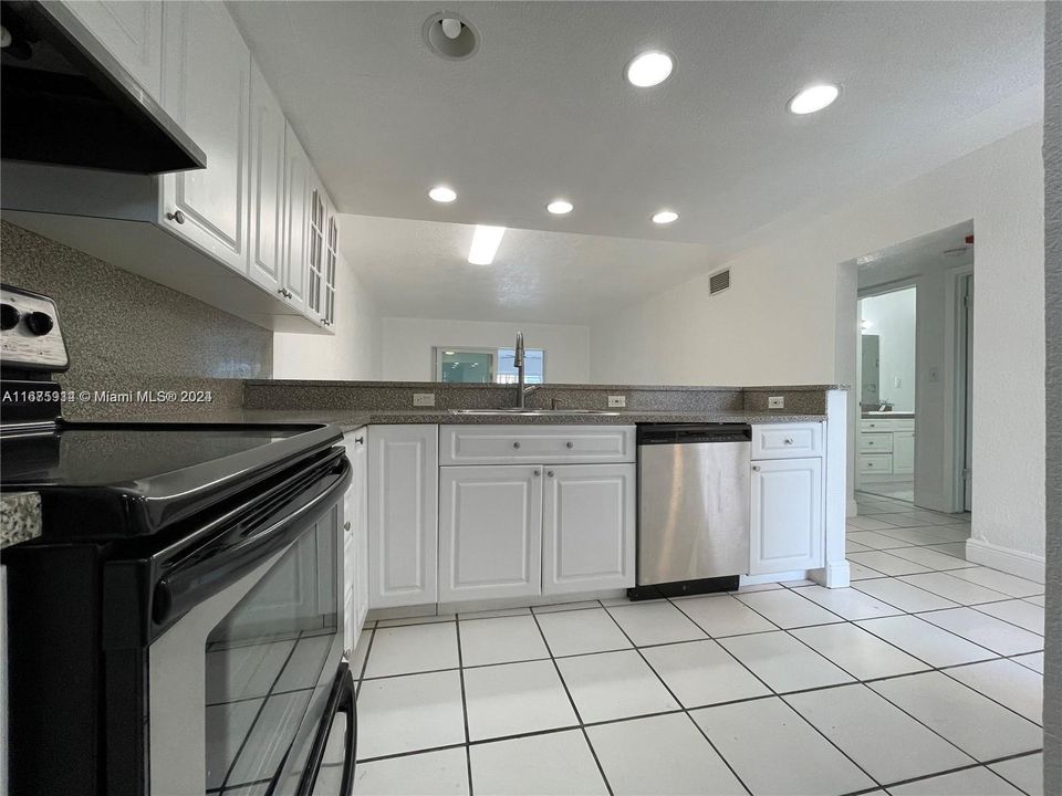 For Rent: $2,350 (3 beds, 1 baths, 1181 Square Feet)