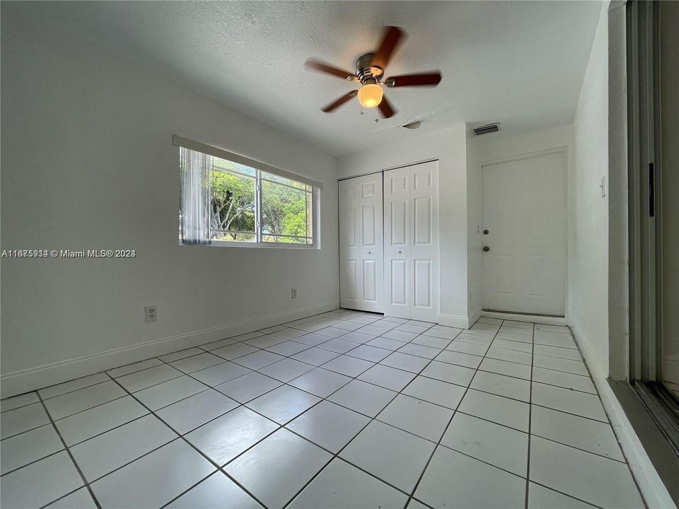 For Rent: $2,350 (3 beds, 1 baths, 1181 Square Feet)