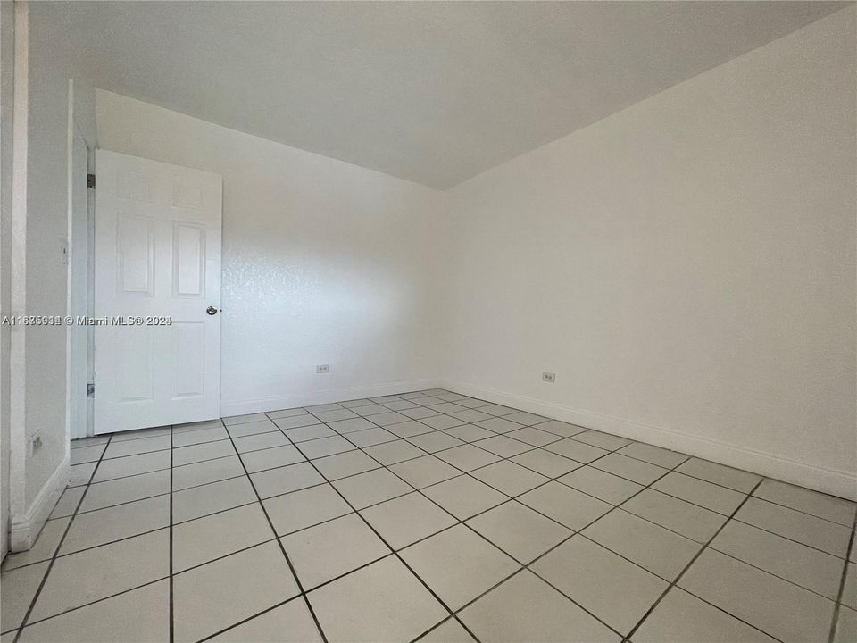 For Rent: $2,350 (3 beds, 1 baths, 1181 Square Feet)