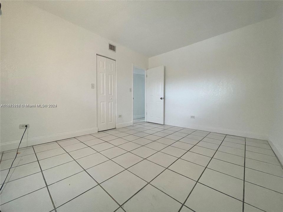 For Rent: $2,350 (3 beds, 1 baths, 1181 Square Feet)