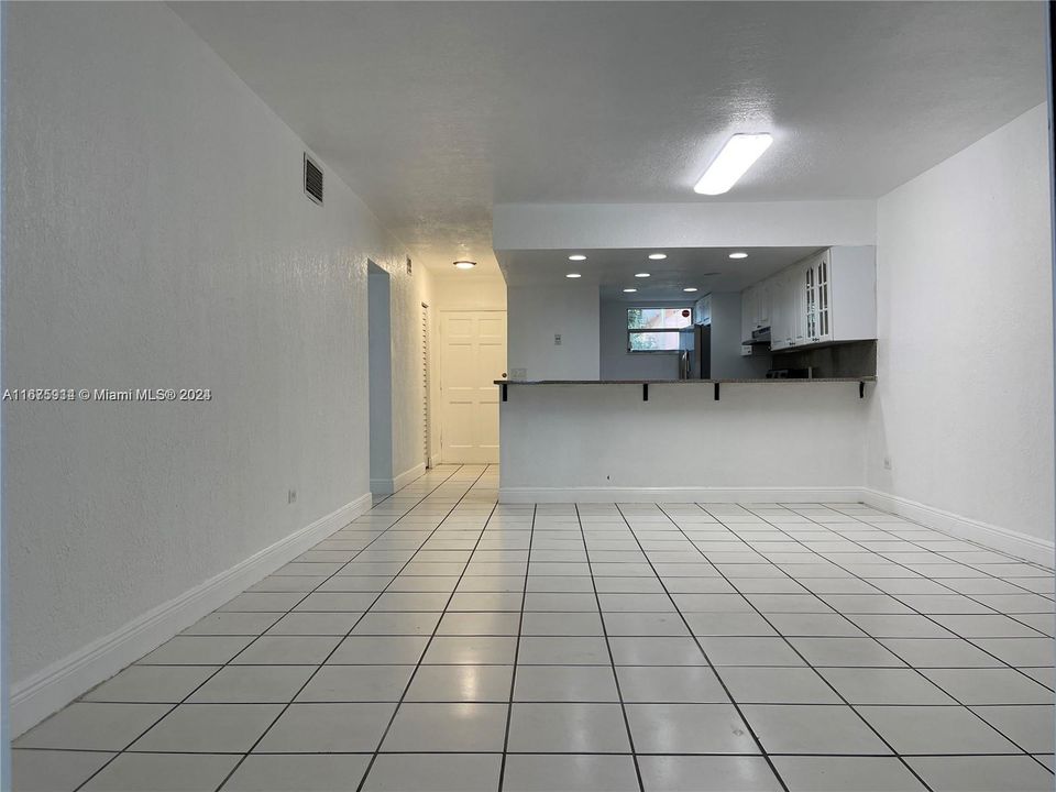 For Rent: $2,350 (2 beds, 1 baths, 1181 Square Feet)