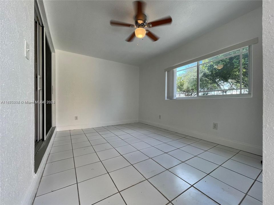 For Rent: $2,350 (2 beds, 1 baths, 1181 Square Feet)