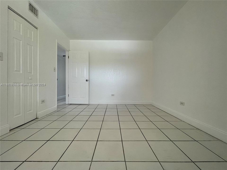 For Rent: $2,350 (3 beds, 1 baths, 1181 Square Feet)