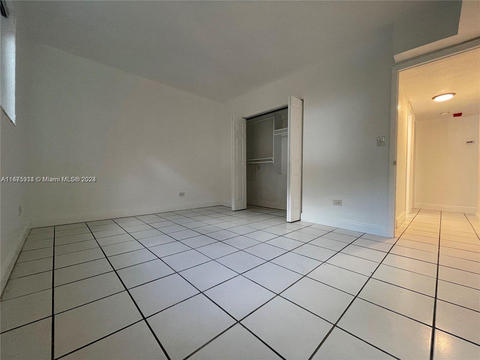 For Rent: $2,350 (2 beds, 1 baths, 1181 Square Feet)