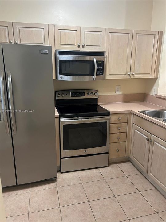 For Rent: $2,600 (2 beds, 2 baths, 1024 Square Feet)