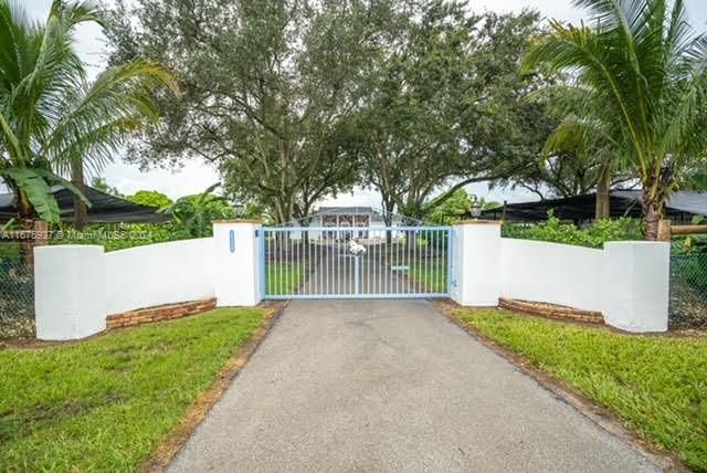 For Sale: $1,800,000 (3 beds, 3 baths, 1721 Square Feet)