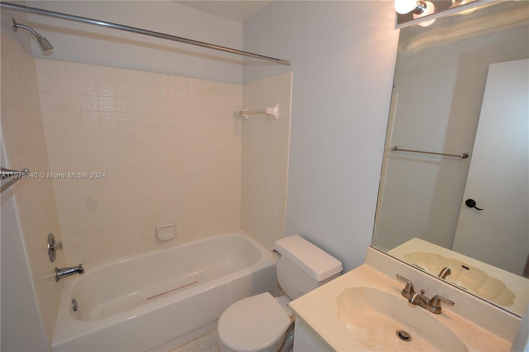 For Sale: $299,900 (2 beds, 2 baths, 1000 Square Feet)