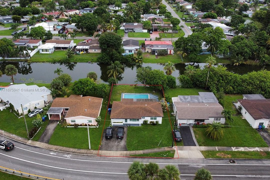 For Sale: $475,000 (3 beds, 2 baths, 1080 Square Feet)