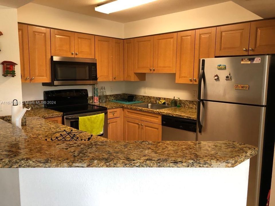 For Rent: $2,450 (2 beds, 2 baths, 1061 Square Feet)