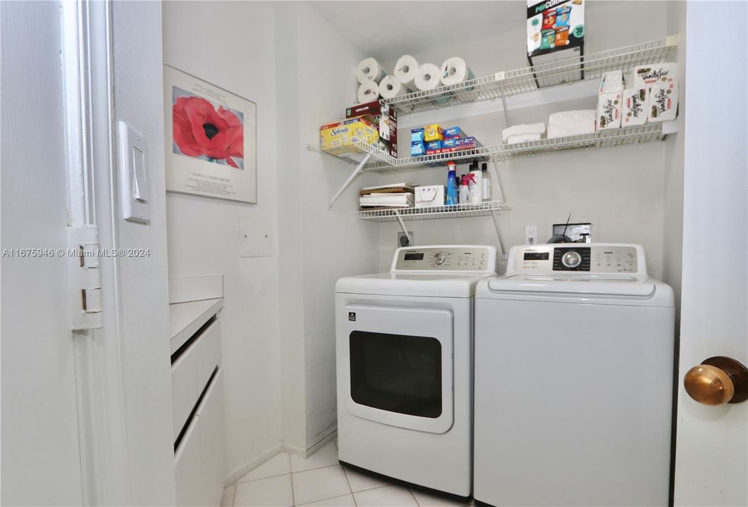 For Sale: $995,000 (2 beds, 2 baths, 2421 Square Feet)